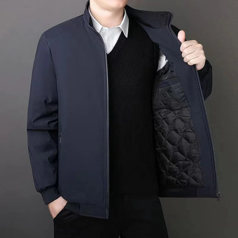 Jaqueta Masculina Cold Sweden Romenzi RZ169 com forro acolchoado, tecido macio e design resistente para proteção e estilo.