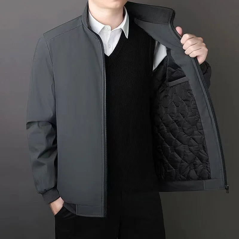 Jaqueta Masculina Cold Sweden Romenzi RZ169 com forro acolchoado, tecido macio e design resistente para proteção e estilo.