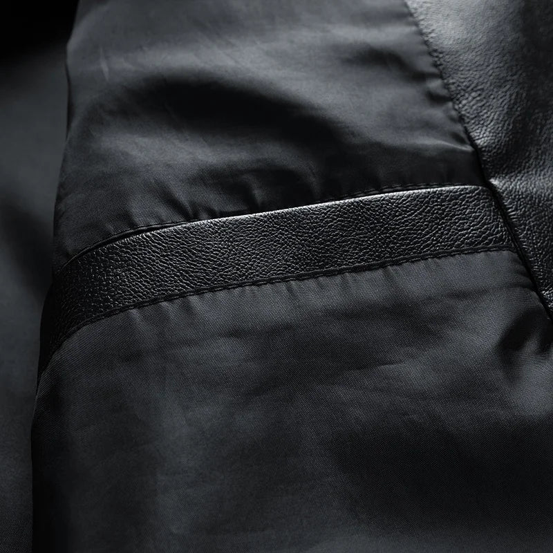 Jaqueta Masculina de Couro Original Romenzi RZ158 confeccionada em couro premium, com costuras reforçadas e design clássico e versátil.