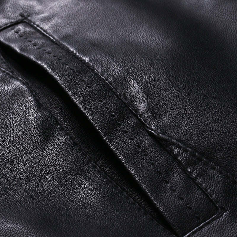 Jaqueta Masculina de Couro Romenzi Classic RZ117 - couro genuíno, design exclusivo, conforto, resistência e durabilidade premium.