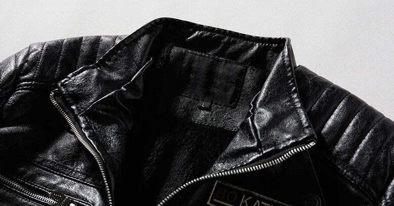 Jaqueta Masculina de Motoqueiro em Couro Romenzi RZ139 com couro de alta resistência, costuras reforçadas e interior aquecido para conforto e proteção.