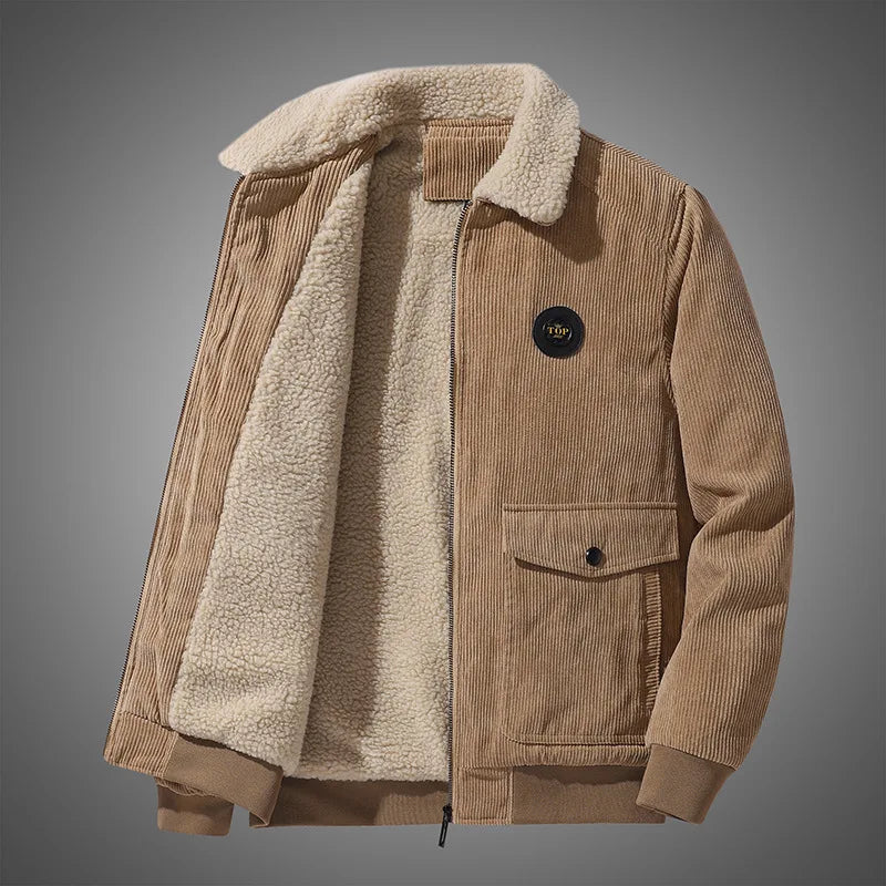 Jaqueta Masculina de Veludo Romenzi RZ203, possui um design elegante, forro acolchoado para excelente isolamento térmico e máximo conforto.