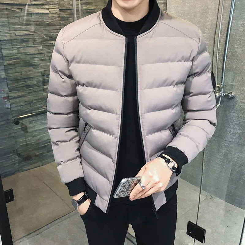 Jaqueta Masculina Fashion Romenzi RZ141 com design moderno, material premium resistente e tecido aquecido para conforto e estilo.