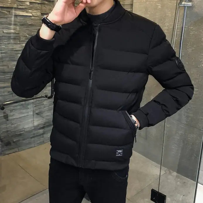 Jaqueta Masculina Fashion Romenzi RZ141 com design moderno, material premium resistente e tecido aquecido para conforto e estilo.