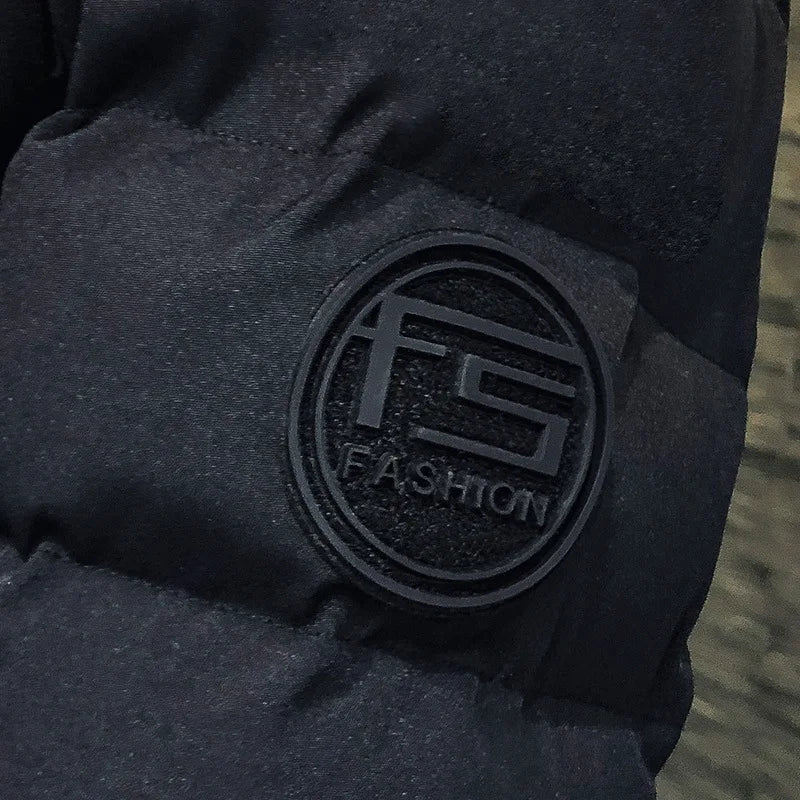 Jaqueta Masculina Fashion Romenzi RZ141 com design moderno, material premium resistente e tecido aquecido para conforto e estilo.