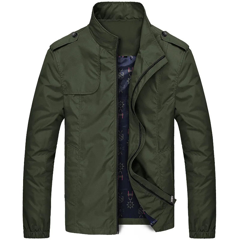 Jaqueta Masculina Forrada North Romenzi RZ208, possui design elegante, alta qualidade e conforto, com detalhes que destacam sua autenticidade.