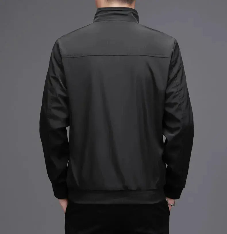Jaqueta Masculina Germany Romenzi RZ171 com design moderno, proteção térmica e tecido resistente, ideal para o homem elegante e versátil.