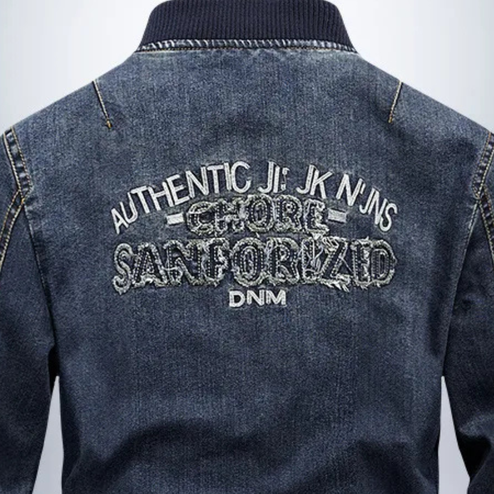 Jaqueta Masculina Jeans Authentic Romenzi RZ213 em jeans francês, com design moderno, acolchoado em poliéster e ajuste perfeito para o homem moderno.