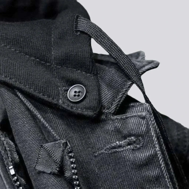 Jaqueta Masculina Jeans Padded Romenzi RZ187 com acabamento impecável, estilo moderno e autenticidade em cada detalhe.