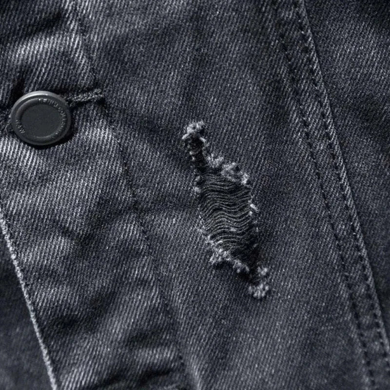 Jaqueta Masculina Jeans Padded Romenzi RZ187 com acabamento impecável, estilo moderno e autenticidade em cada detalhe.