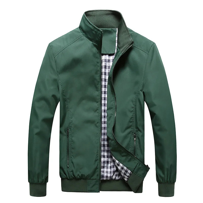 Jaqueta Masculina Loer Romenzi RZ175 com design sofisticado, forro xadrez, bolsos funcionais e conforto térmico para o dia a dia.