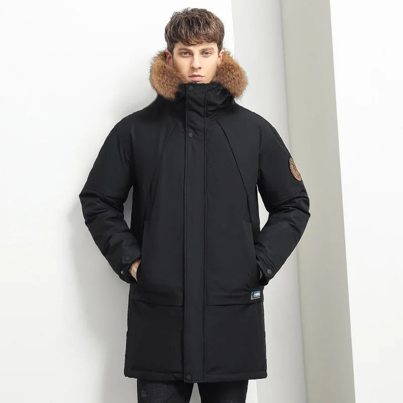 Jaqueta Masculina Longa Térmica Impermeável Romenzi RZ147 com capuz removível, tecido impermeável e design britânico, ideal para estilo e proteção no frio.