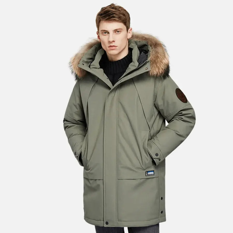 Jaqueta Masculina Longa Térmica Impermeável Romenzi RZ147 com capuz removível, tecido impermeável e design britânico, ideal para estilo e proteção no frio.