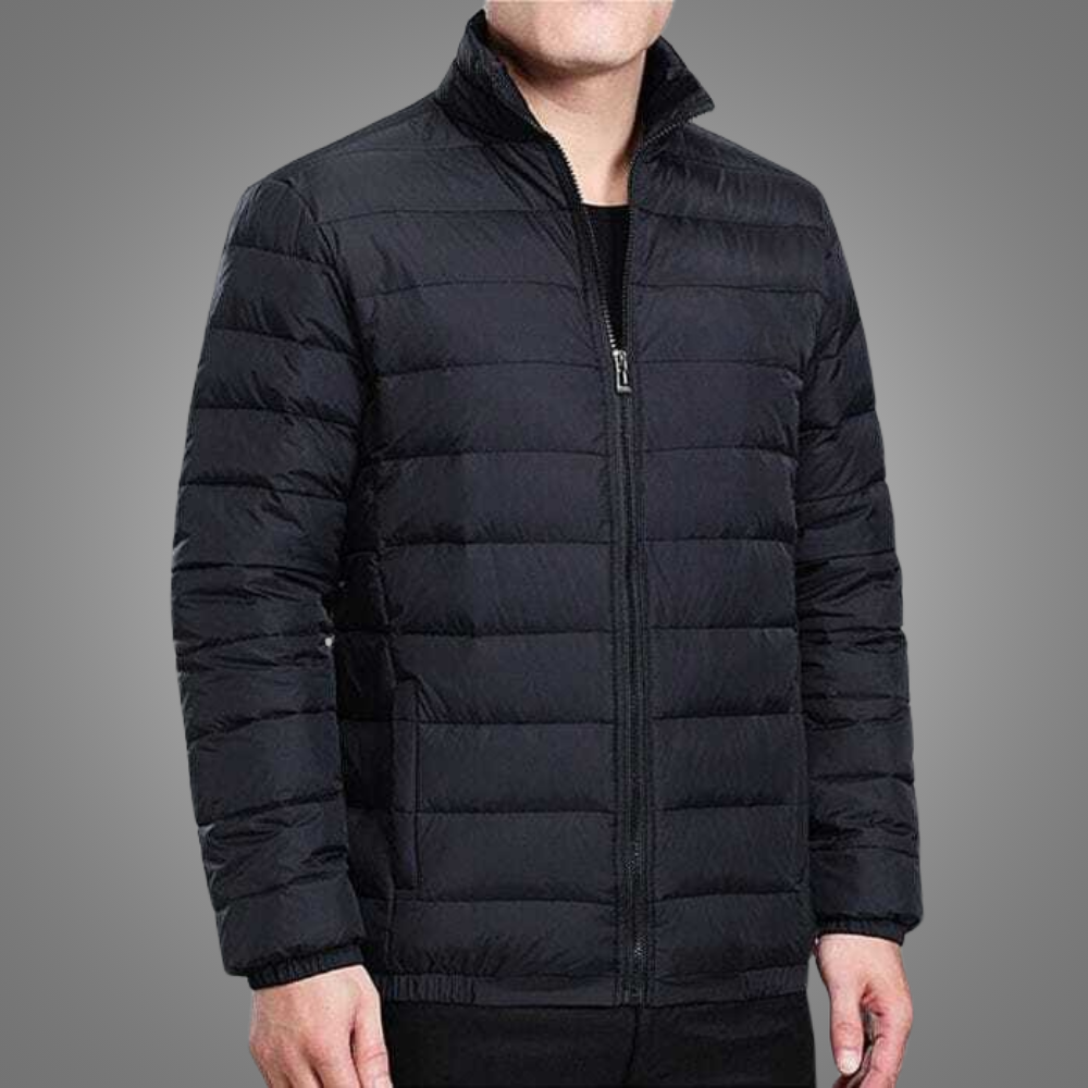 Jaqueta Masculina Outline Romenzi RZ210 em preto, destacando design elegante, isolamento térmico, zíper durável e conforto excepcional.