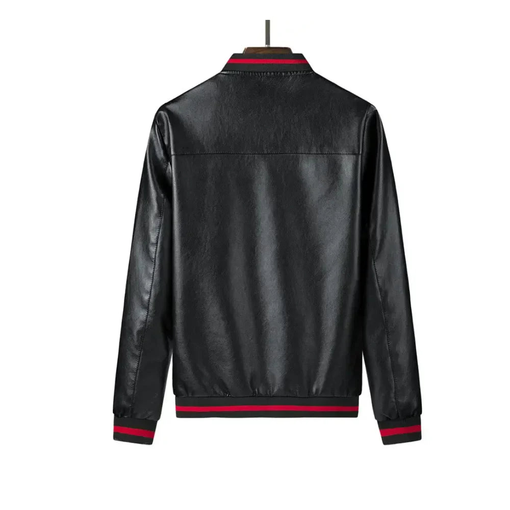 Jaqueta Masculina Premium de Couro Romenzi RZ157 em couro plutônio, com costuras reforçadas e caimento impecável para conforto e sofisticação.