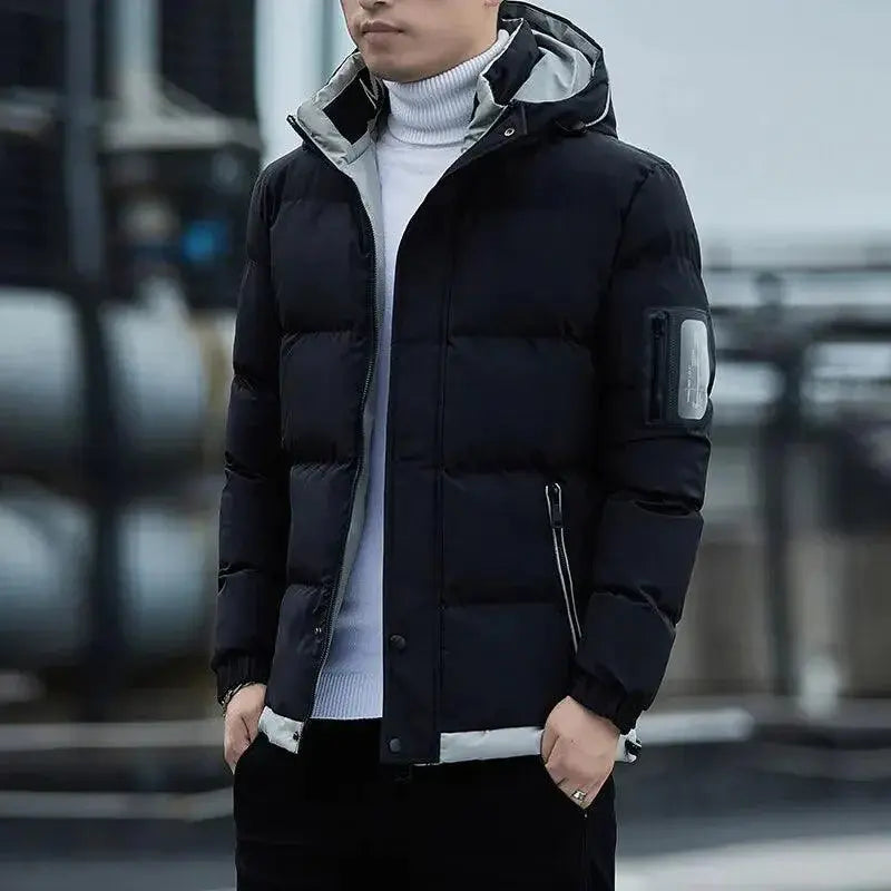 Jaqueta Masculina Puffer Extreme Romenzi RZ207, possui um design moderno, forro acolchoado para excelente isolamento térmico e máximo conforto.