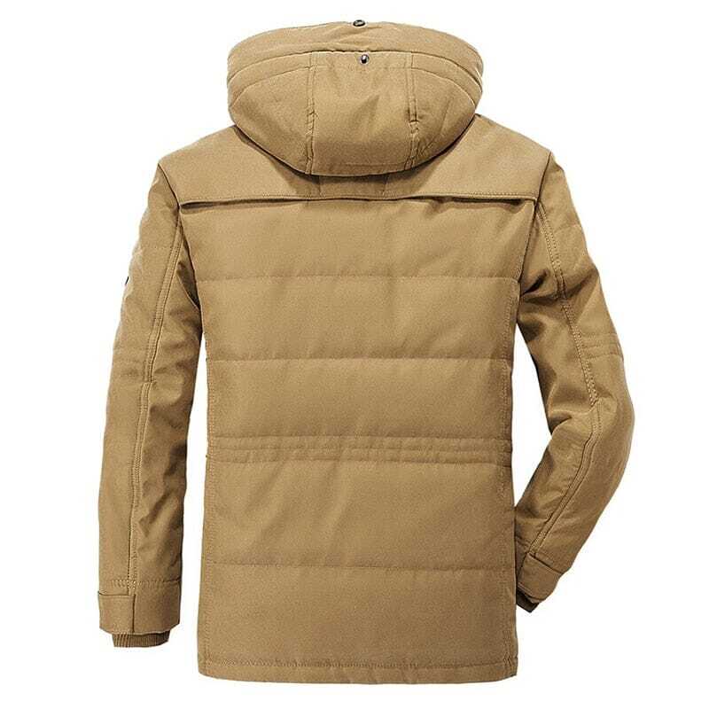 Jaqueta Masculina Spain Coast Romenzi RZ205, possui um design elegante, forro acolchoado para excelente isolamento térmico e máximo conforto.