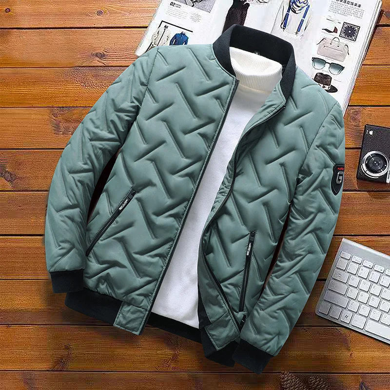 Jaqueta Masculina Square Romenzi RZ179 com forro acolchoado, zíper durável e tecido resistente. Elegância e conforto em dias frios.