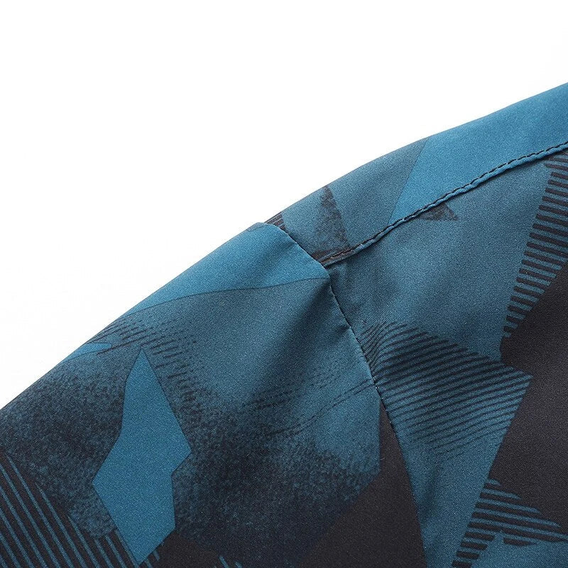 Jaqueta Masculina Street Draft Romenzi RZ209, possui design moderno, forro acolchoado para isolamento térmico e conforto máximo.