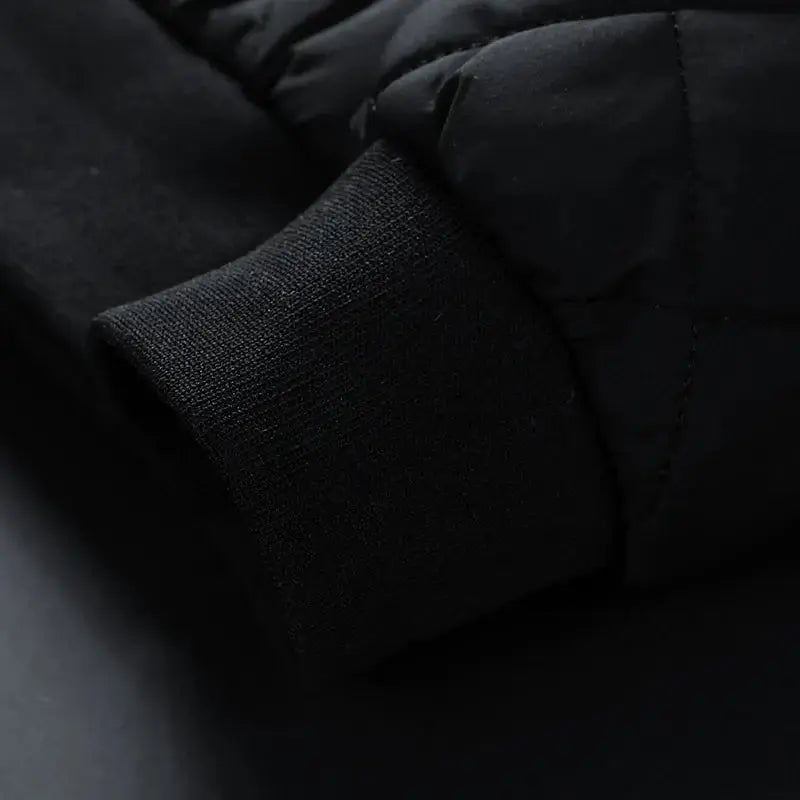 Jaqueta Masculina Winter Romenzi RZ176 com forro acolchoado, zíper de alumínio e design resistente que garante estilo e conforto térmico.