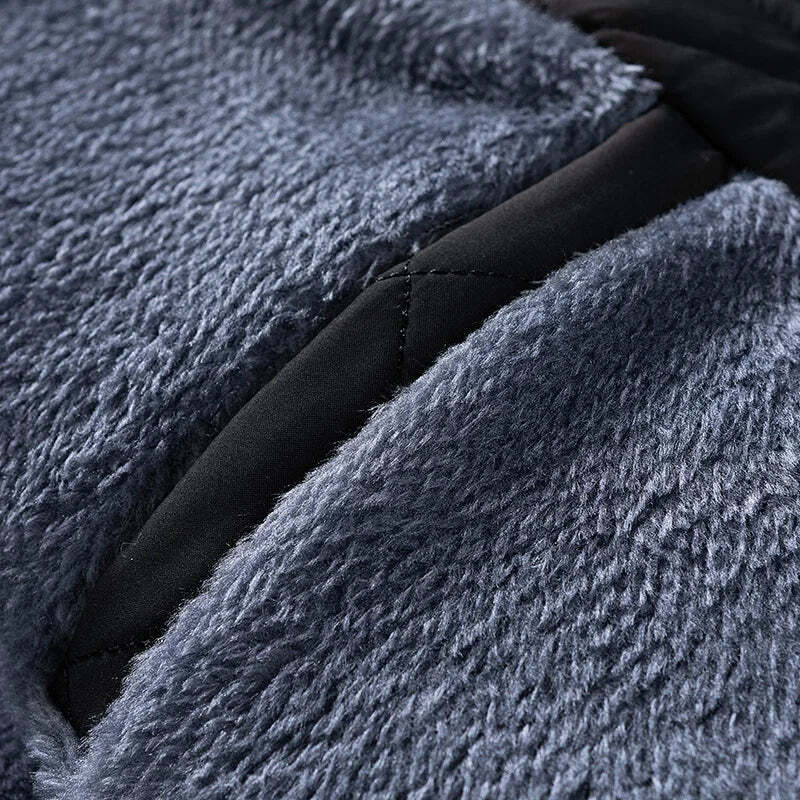 Jaqueta Masculina Winter Romenzi RZ176 com forro acolchoado, zíper de alumínio e design resistente que garante estilo e conforto térmico.