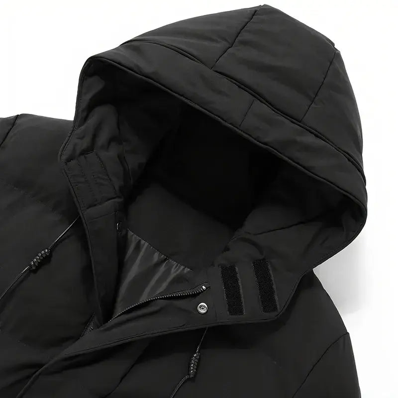 Jaqueta Puffer Longa Masculina Romenzi RZ135 com tecido premium, impermeável e detalhes refinados, perfeita para conforto e proteção contra o frio.