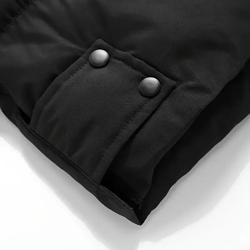 Jaqueta Puffer Longa Masculina Romenzi RZ135 com tecido premium, impermeável e detalhes refinados, perfeita para conforto e proteção contra o frio.