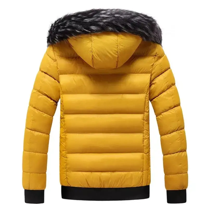 Jaqueta Puffer Masculina com Capuz Romenzi RZ225 com capuz forrado, acolchoada e elegante, oferecendo conforto e estilo.