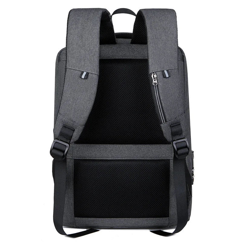 Mochila Executiva Romenzi RZ067 com tecido impermeável, compartimento para notebook 15'', porta USB, trava TSA e design moderno e funcional.