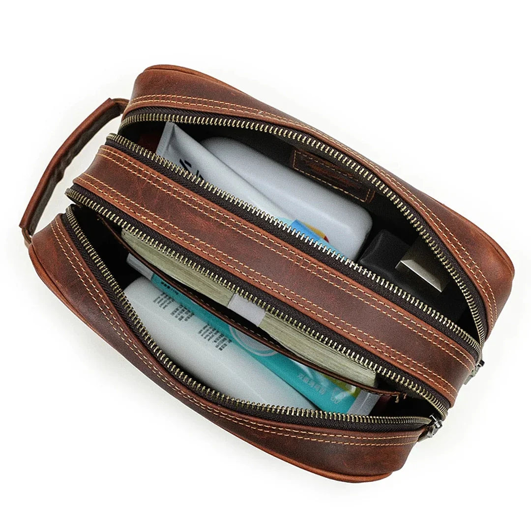 Nécessaire de Couro Romenzi Lewis RZ680 em destaque, modelo sofisticado em couro legítimo bovino que oferece durabilidade, organização e estilo refinado.