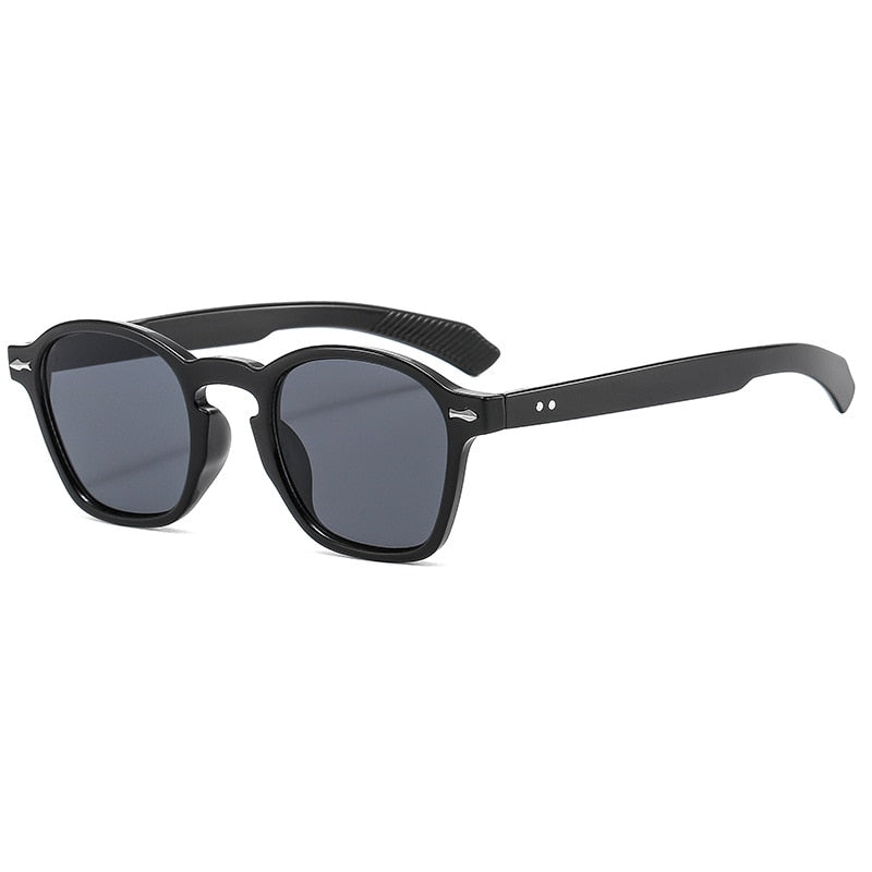 Óculos de Sol Romenzi Ibiza RZ687 em destaque, modelo sofisticado inspirado em Ibiza com lentes UV400 que oferecem conforto, proteção e estilo refinado.