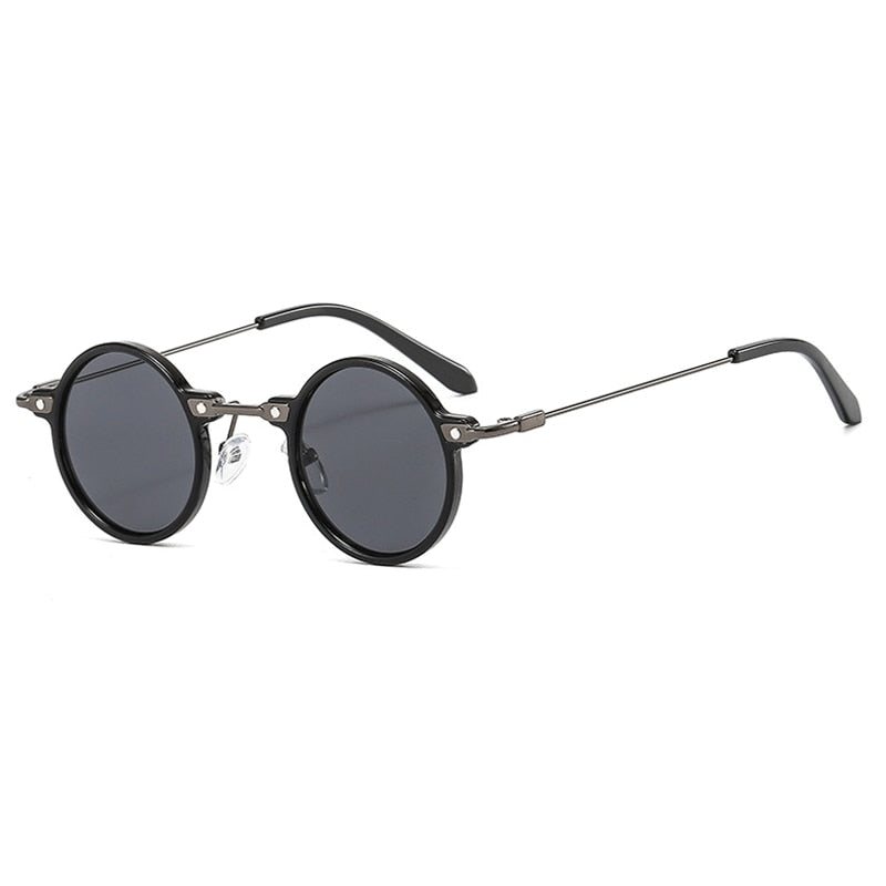 Óculos de Sol Romenzi Malibu RZ689 com design moderno e elegante, lentes em policarbonato e proteção UV400 que garantem estilo, conforto e sofisticação.