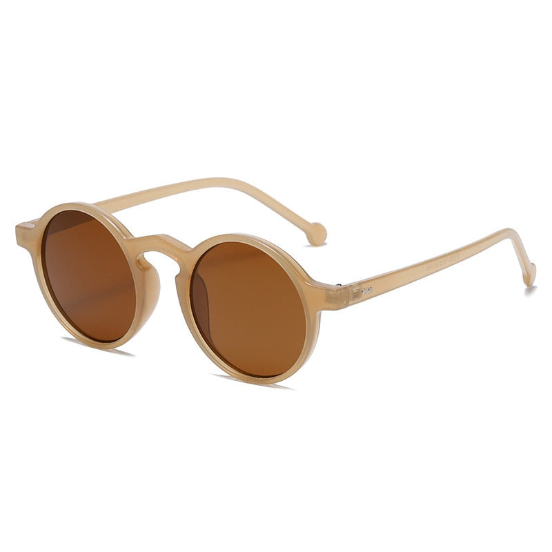Óculos de Sol Romenzi Miami RZ690 em detalhe, modelo sofisticado inspirado em Miami que garante conforto, durabilidade e proteção solar com muito estilo.
