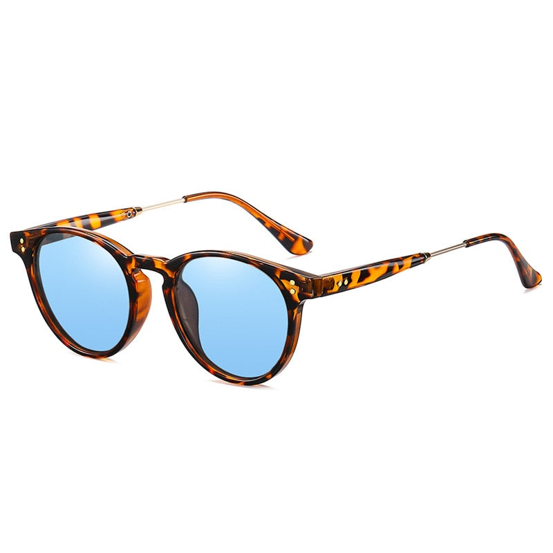 Óculos de Sol Romenzi Rio de Janeiro RZ694 em destaque, modelo inspirado nas praias cariocas com lentes UV400 que oferecem proteção solar, conforto e estilo.