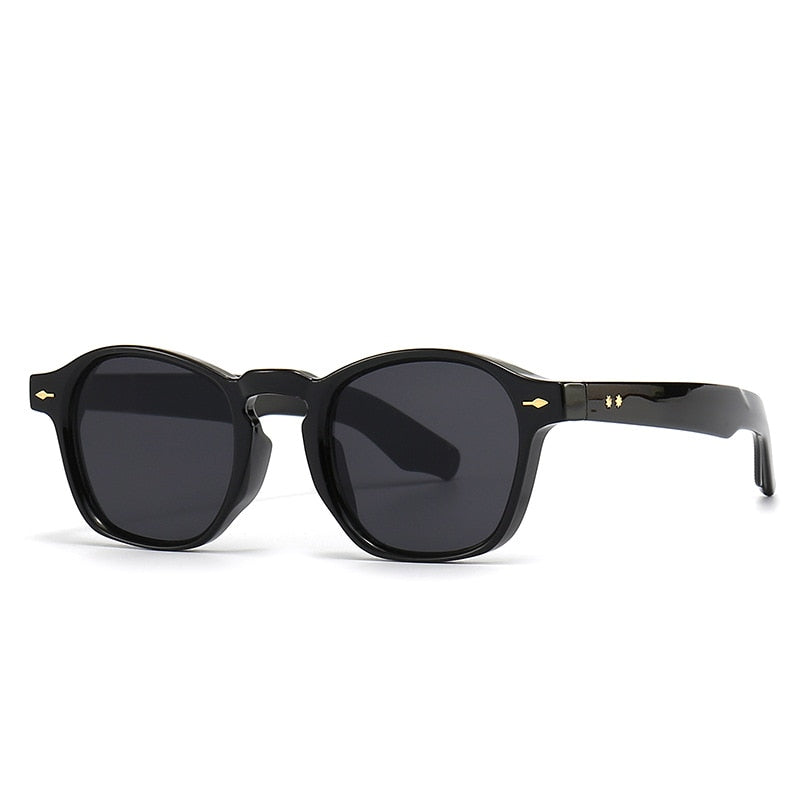 Óculos de Sol Romenzi Sardenha RZ695 em destaque, modelo leve e sofisticado com lentes de proteção UV que unem conforto, durabilidade e estilo refinado.