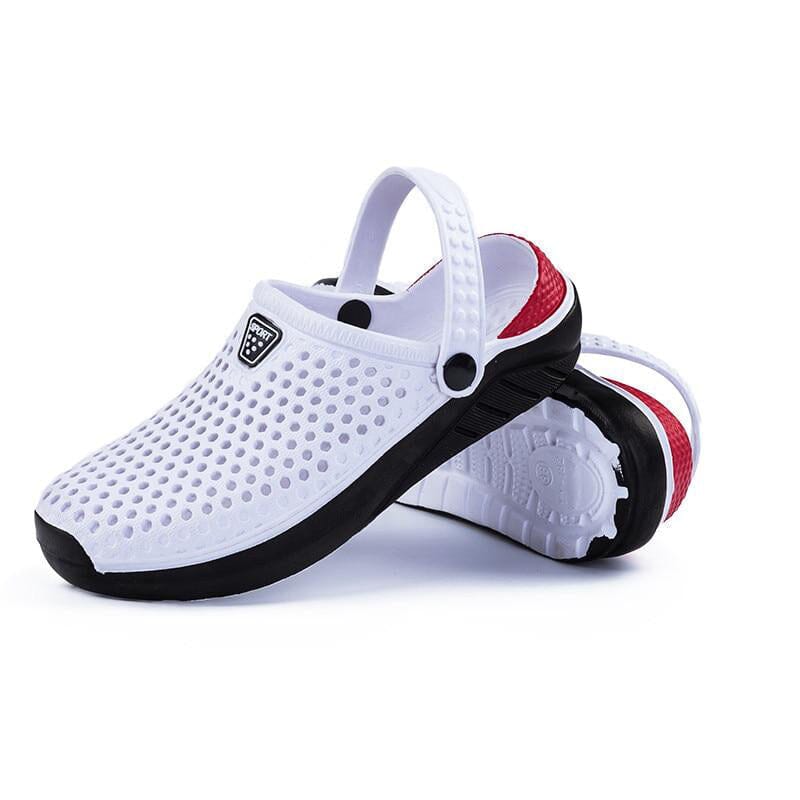 Sandália Masculina Romenzi Croc`s Summer RZ510 feita em EVA com sola de borracha, leve e resistente, oferecendo conforto, praticidade e estilo moderno.