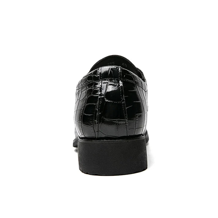 Sapato Masculino Derby em Couro Romenzi RZ352 com cadarço trançado, couro brilhante e plataforma de 3,5 cm. Visual elegante em preto e marrom.