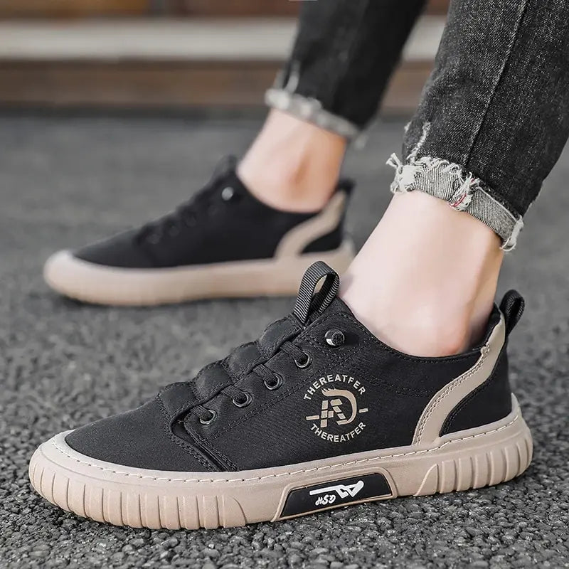 Tênis Casual Masculino Romenzi RZ333, confeccionado com material premium, sola anti penetração e conforto prolongado para rotinas exigentes.