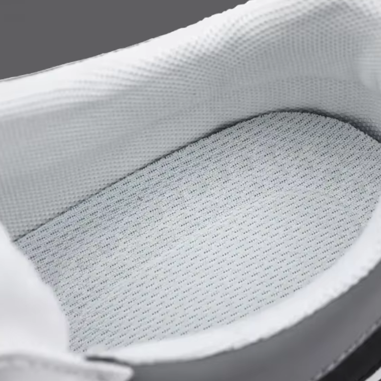 Tênis masculino Romenzi RZ375 com tecnologia Titanium Air, materiais respiráveis, palmilha em gel e solado antiderrapante para conforto diário.