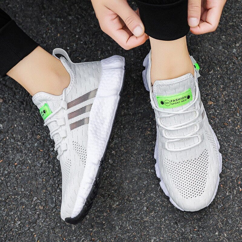 Tênis Esportivo Run Romenzi RZ440 com malha mesh, palmilha anatômica e solado emborrachado para conforto, leveza e segurança em qualquer ocasião.