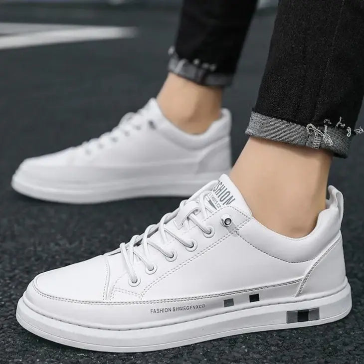 Tênis Masculino de Couro Fashion Romenzi RZ331, couro premium, design exclusivo, costura reforçada e sola antiderrapante para estilo e segurança.