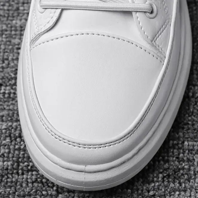 Tênis Masculino de Couro Fashion Romenzi RZ331, couro premium, design exclusivo, costura reforçada e sola antiderrapante para estilo e segurança.
