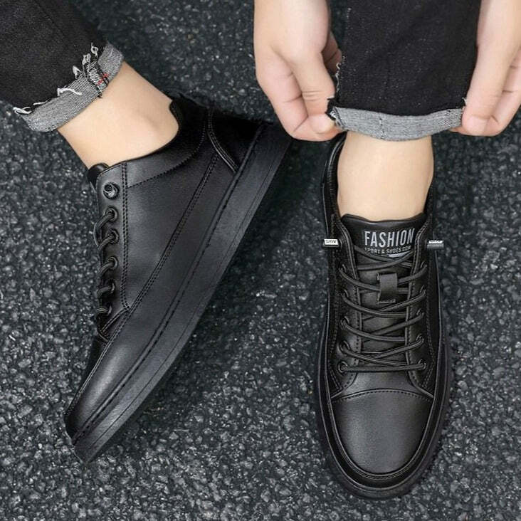 Tênis Masculino de Couro Fashion Romenzi RZ331, couro premium, design exclusivo, costura reforçada e sola antiderrapante para estilo e segurança.