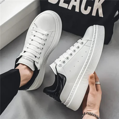 Tênis Masculino Romenzi RZ394 feito em couro premium, com design moderno, sola de borracha reta e estilo minimalista sofisticado.
