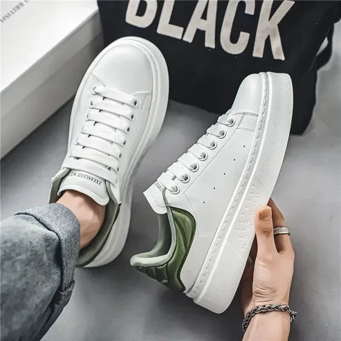Tênis Masculino Romenzi RZ394 feito em couro premium, com design moderno, sola de borracha reta e estilo minimalista sofisticado.