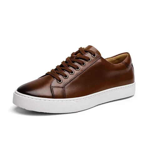 Tênis Masculino Romenzi RZ426 em couro premium nas cores branco, preto e marrom, com estilo clean, confortável e solado de borracha resistente.