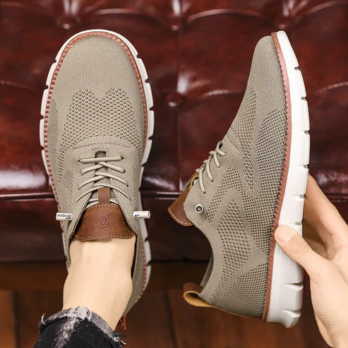 Tênis Masculino Romenzi RZ382 disponível nas cores branco, preto e caqui, com design minimalista, palmilha macia e sola segura para uso diário versátil.