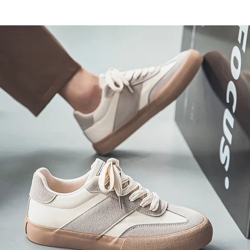 Tênis Masculino Romenzi RZ400 em destaque com design minimalista, sola reta e detalhes refinados que combinam com looks casuais e urbanos.