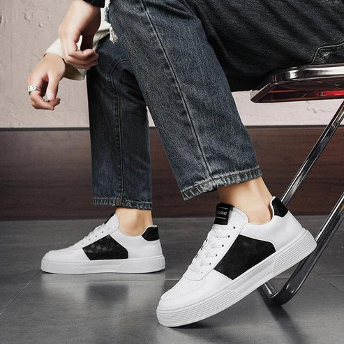 Tênis Masculino Romenzi RZ418 em poliuretano com cadarço ajustável, sola aderente e palmilha macia em EVA para visuais casuais com sofisticação.