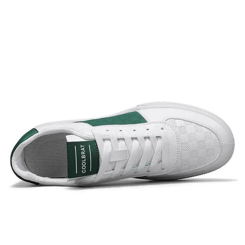 Tênis Masculino Romenzi RZ418 em poliuretano com cadarço ajustável, sola aderente e palmilha macia em EVA para visuais casuais com sofisticação.